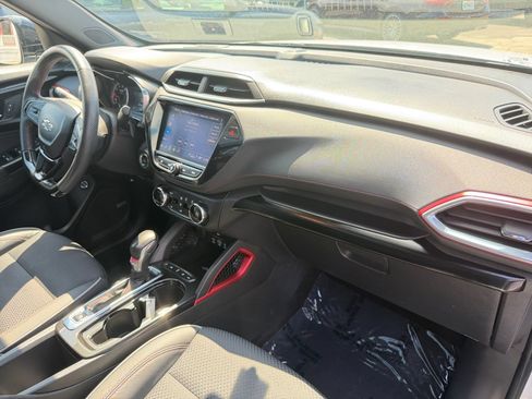 Used 2023 Chevrolet TrailBlazer RS w/ Sun and Liftgate Package AWD/4WD image 9