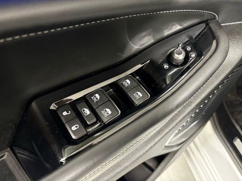 Used 2022 Jeep Grand Cherokee Overland w/ Luxury Tech Group IV image 15