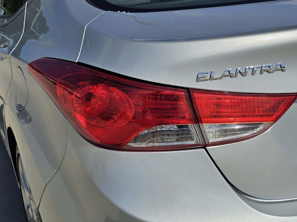 Used 2012 Hyundai Elantra Limited w/ Technology Pkg 5 FWD image 11