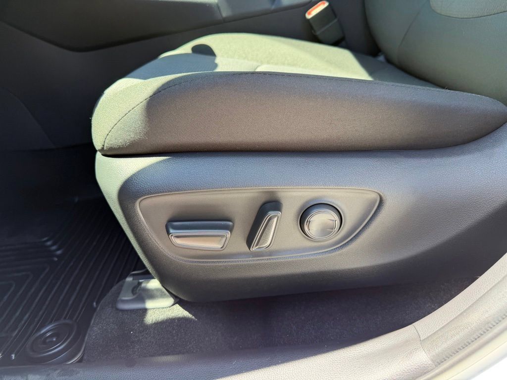 Used 2025 Toyota RAV4 XLE w/ Convenience Package AWD/4WD image 13