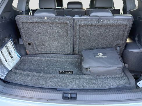 Used 2023 Volkswagen Tiguan SE R-Line image 12