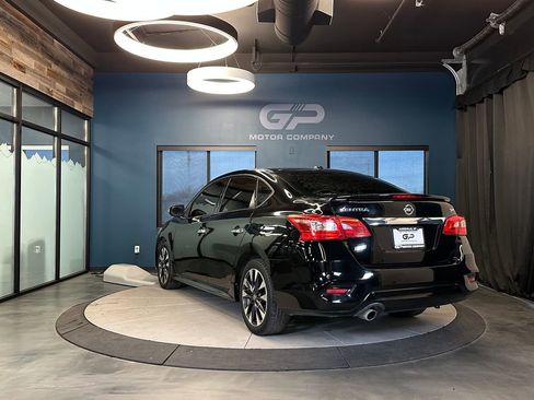 Used 2019 Nissan Sentra SR image 5