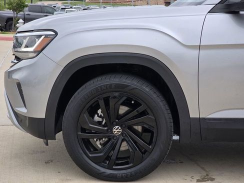 Used 2023 Volkswagen Atlas SE w/ Panoramic Sunroof Package image 5