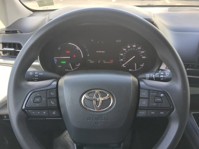 Used 2025 Toyota Sienna LE FWD image 30
