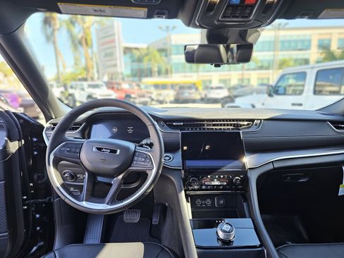 New 2025 Jeep Grand Cherokee Limited w/ Luxury Tech Group II image 26