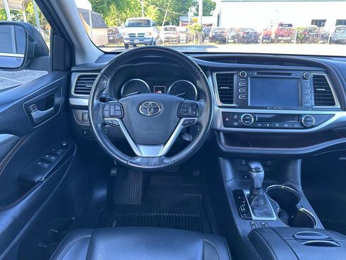 Used 2019 Toyota Highlander XLE FWD image 27