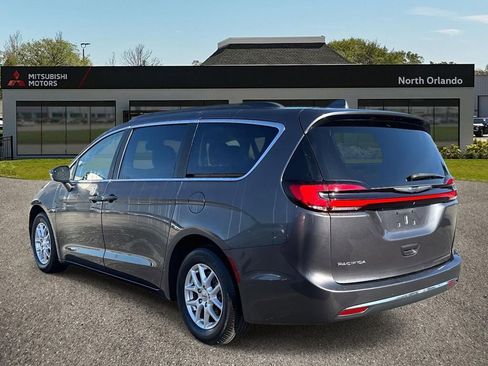Used 2022 Chrysler Pacifica Touring-L image 5