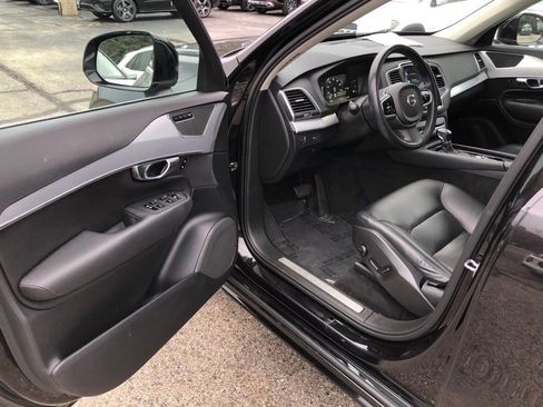 Used 2018 Volvo XC90 T5 Momentum w/ Convenience Package image 11