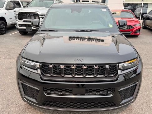 New 2026 Jeep Grand Cherokee Limited w/ Limited Altitude Package AWD/4WD image 2