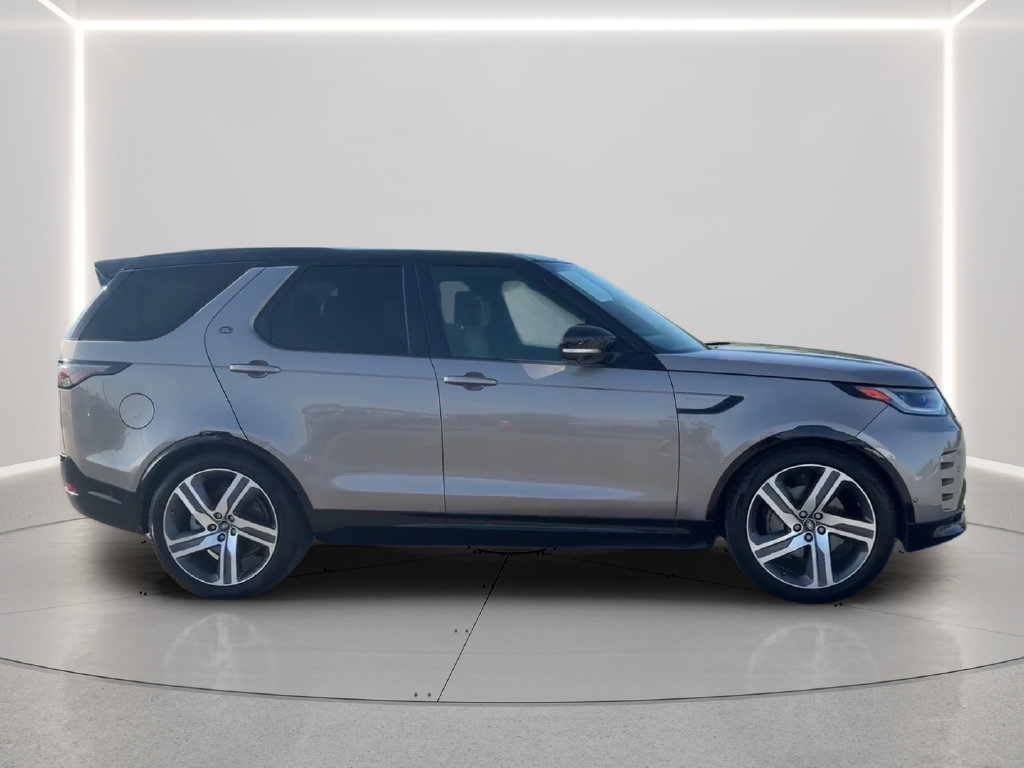 Used 2024 Land Rover Discovery Dynamic SE AWD/4WD image 4