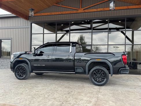 Used 2022 GMC Sierra 2500 Denali w/ Denali Black Diamond Edition image 5