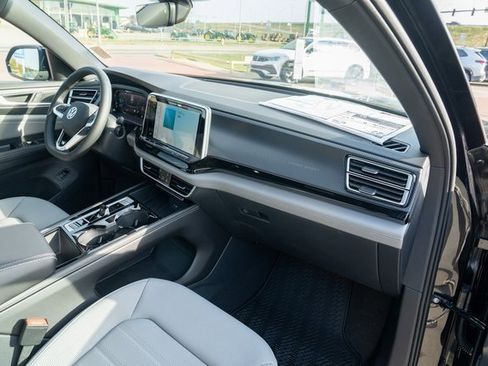 New 2026 Volkswagen Atlas Cross Sport SEL R-Line image 40