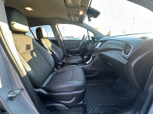 Used 2022 Chevrolet Trax LT w/ Driver Confidence Package image 28