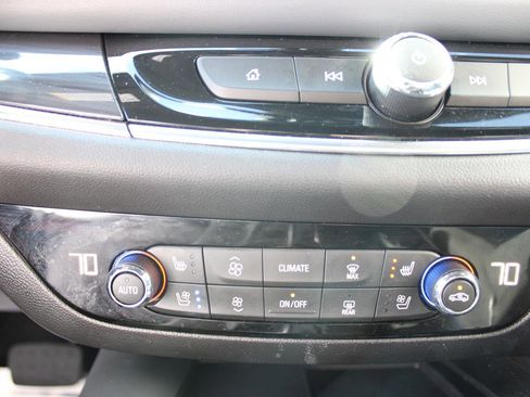 Used 2024 Buick Enclave Premium image 22