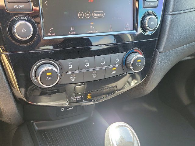 Used 2019 Nissan Rogue S w/ Special Edition Package FWD image 28