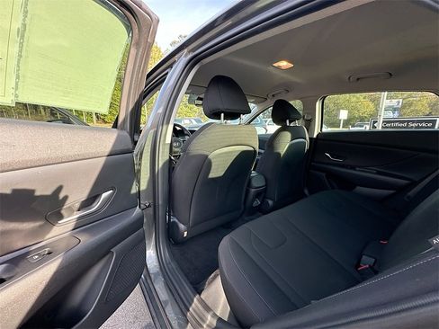 Used 2024 Hyundai Elantra SEL image 17