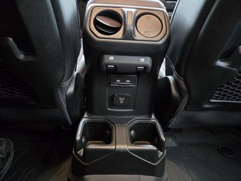 Used 2023 Jeep Gladiator Rubicon w/ LED Lighting Group AWD/4WD image 35