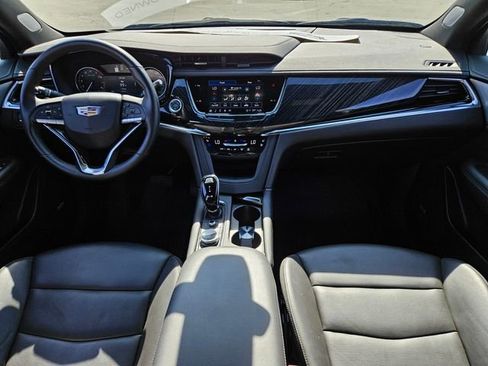 Certified 2025 Cadillac XT6 Premium Luxury image 13