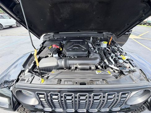 Used 2024 Jeep Wrangler Unlimited w/ Convenience Group AWD/4WD image 47
