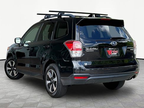 Used 2017 Subaru Forester 2.5i Premium w/ All-Weather Package AWD/4WD image 4