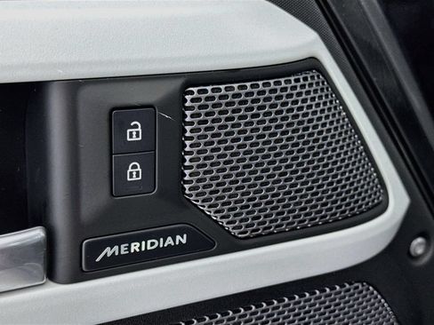 Used 2024 Land Rover Defender 110 X-Dynamic SE AWD/4WD image 19