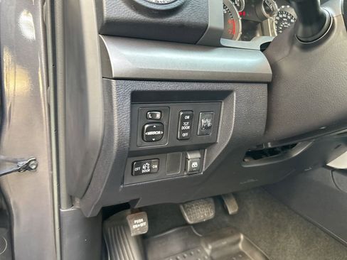 Used 2017 Toyota Tundra SR5 image 38