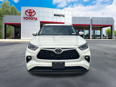 Used 2021 Toyota Highlander LE AWD/4WD image 24
