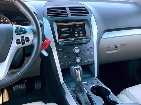 Used 2015 Ford Explorer XLT w/ Equipment Group 202B image 9