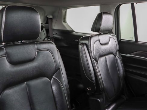 Used 2023 Jeep Grand Cherokee L Limited w/ Luxury Tech Group II image 30