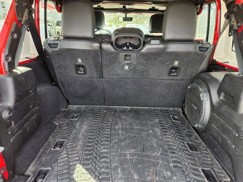 Used 2018 Jeep Wrangler Unlimited Sahara image 46