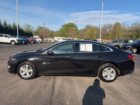 Used 2023 Chevrolet Malibu LT image 2