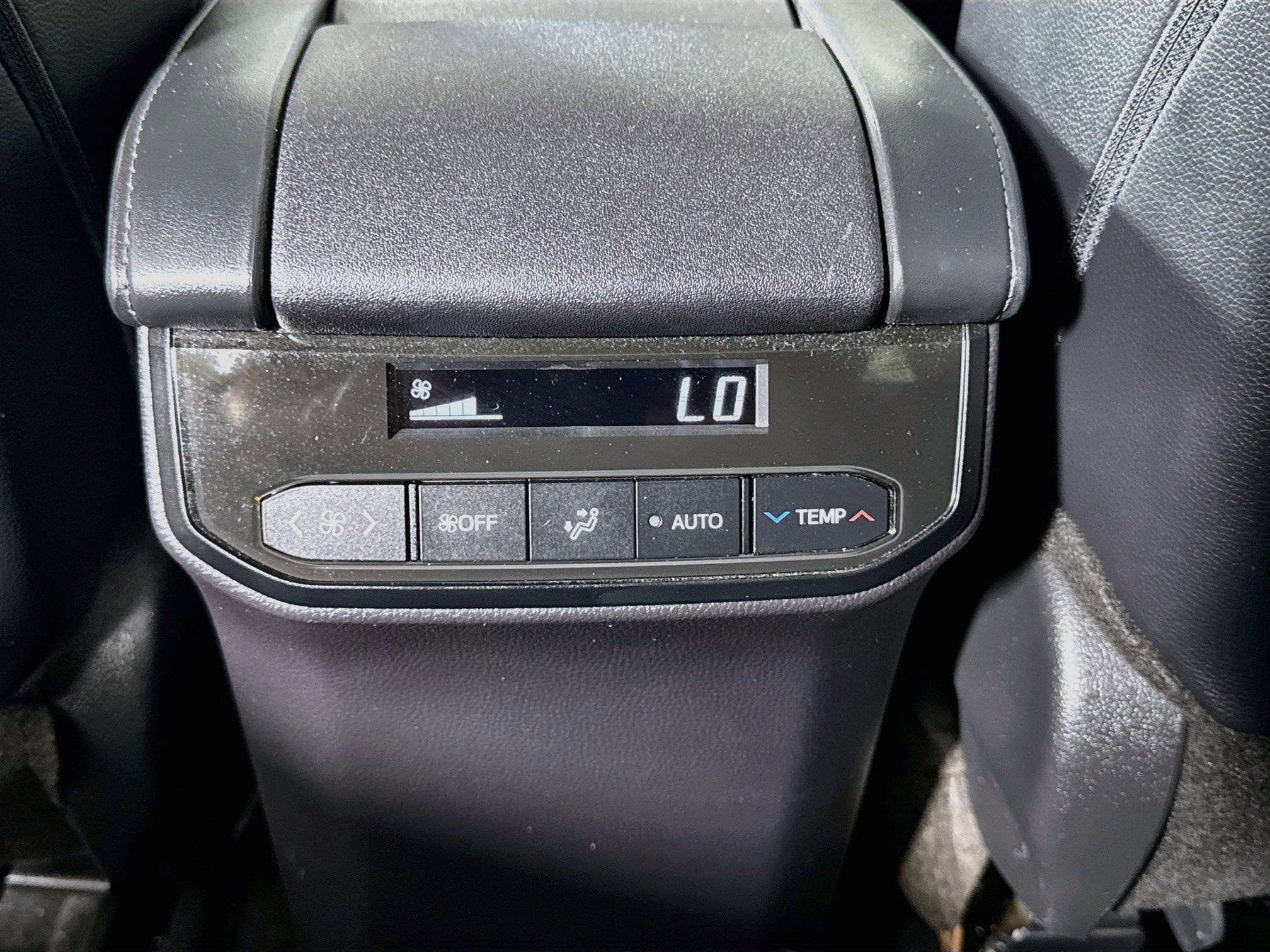 Used 2024 Toyota Highlander XLE AWD/4WD image 26