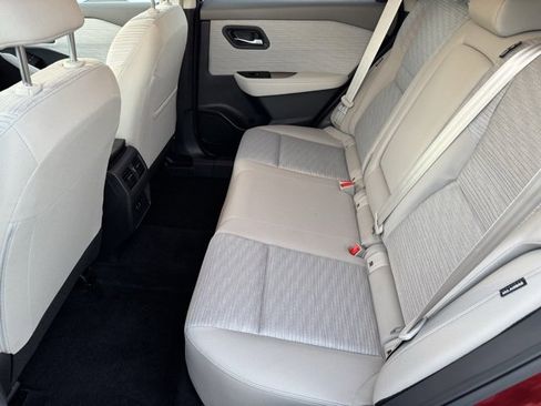 Used 2023 Nissan Rogue SV image 6