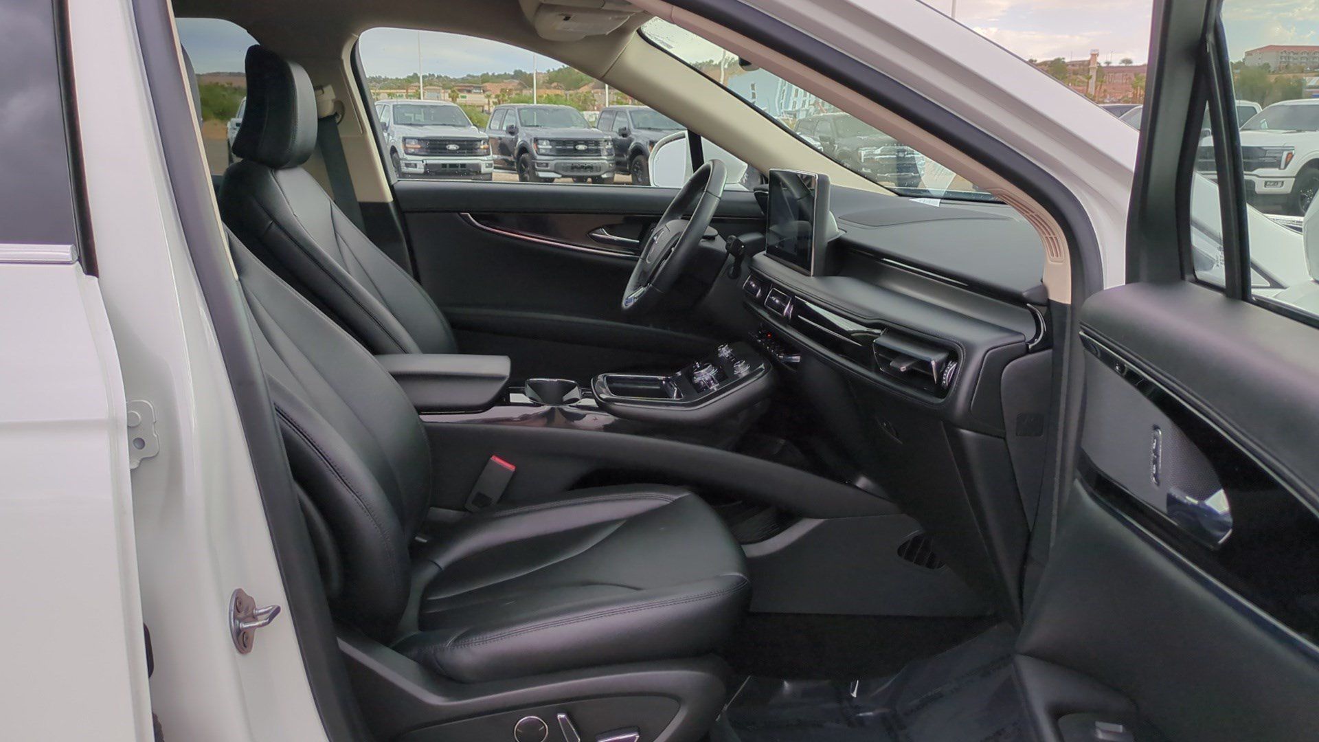 Used 2023 Lincoln Nautilus FWD w/ Premium Package image 30