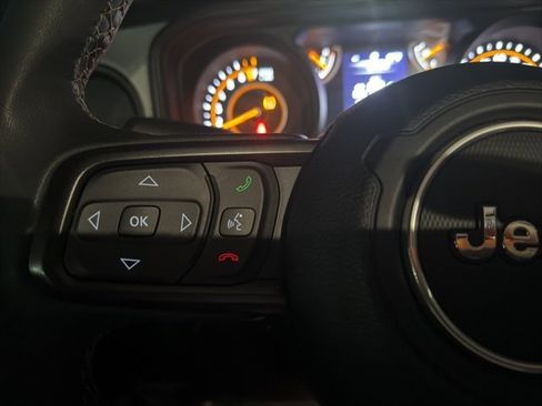 Used 2024 Jeep Gladiator Sport image 9