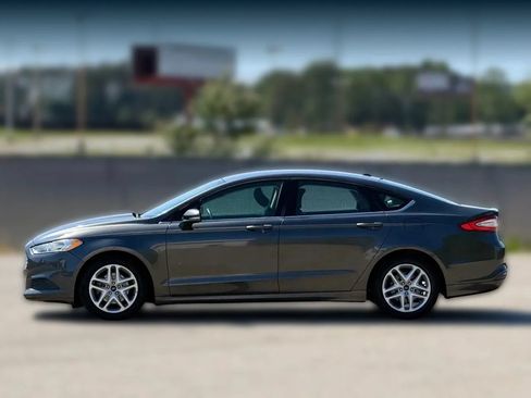 Used 2016 Ford Fusion SE FWD image 8
