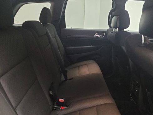 Used 2018 Jeep Grand Cherokee Laredo AWD/4WD image 19