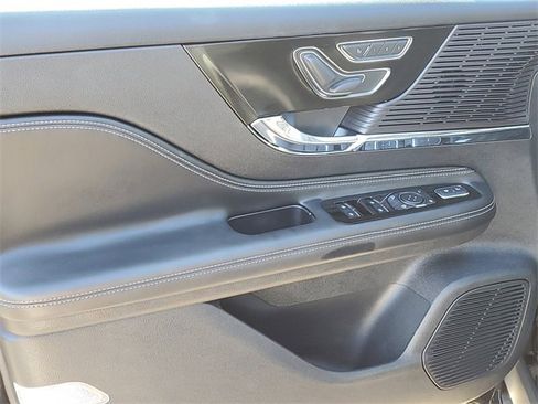 Used 2021 Lincoln Corsair AWD w/ Premium Package image 19