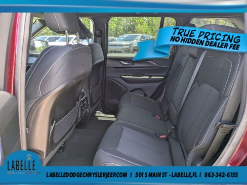 Used 2024 Jeep Grand Cherokee Laredo AWD/4WD image 13