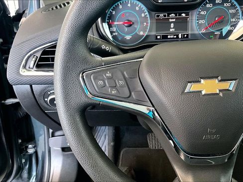 Used 2018 Chevrolet Cruze LT w/ Convenience Package FWD image 7
