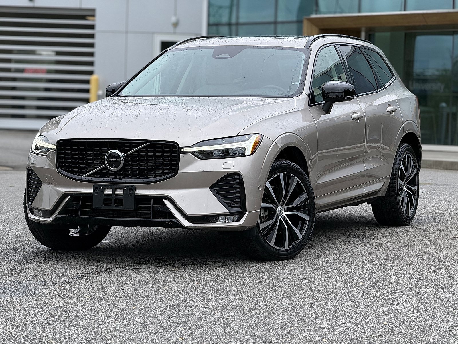 Certified 2024 Volvo XC60 B5 Ultimate w/ Protection Package Premier AWD/4WD image 1
