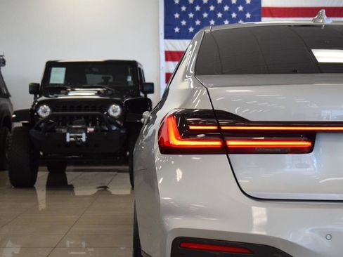 Used 2020 BMW 740i w/ M Sport Package image 19