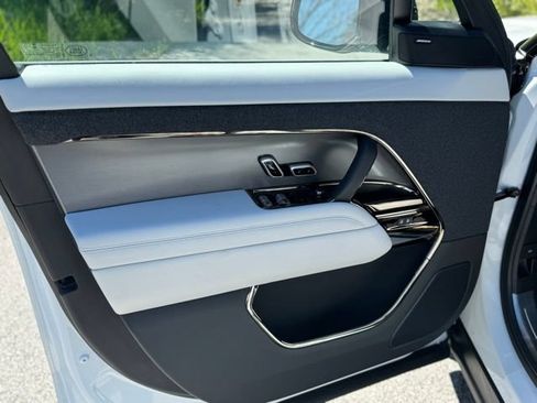 Certified 2025 Land Rover Range Rover Sport SE AWD/4WD image 9