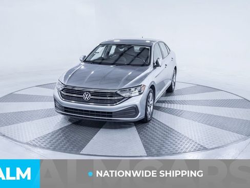 Used 2024 Volkswagen Jetta SE FWD image 2