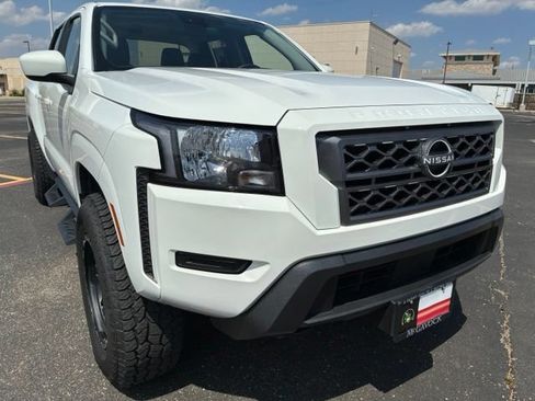 Certified 2024 Nissan Frontier SV w/ Technology Package AWD/4WD image 8