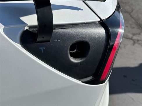 Used 2020 Tesla Model 3 Standard Range Plus image 9