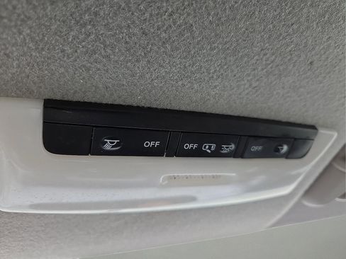 Used 2019 Nissan Kicks SR w/ SR Premium Package image 21