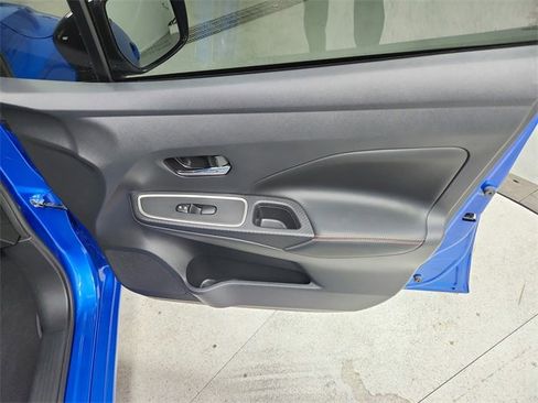 Used 2022 Nissan Versa SR w/ Convenience Package image 36