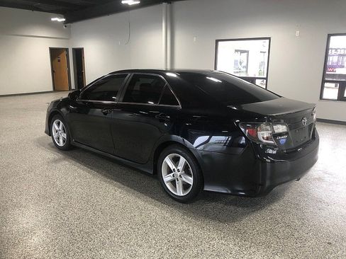 Used 2014 Toyota Camry SE FWD image 3