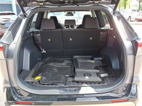 Used 2022 Toyota RAV4 SE image 34